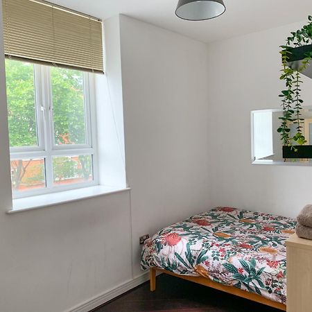 Room In Stratford With Private Bathroom And Parking London Kültér fotó
