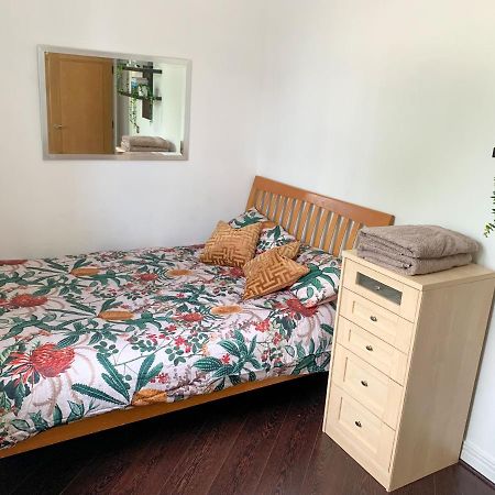 Room In Stratford With Private Bathroom And Parking London Kültér fotó