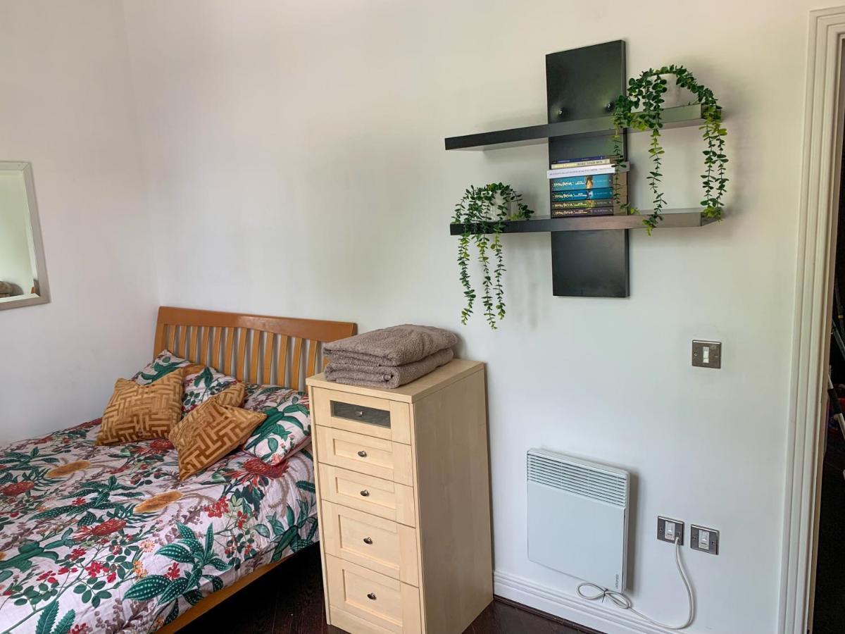 Room In Stratford With Private Bathroom And Parking London Kültér fotó