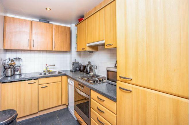 Room In Stratford With Private Bathroom And Parking London Kültér fotó